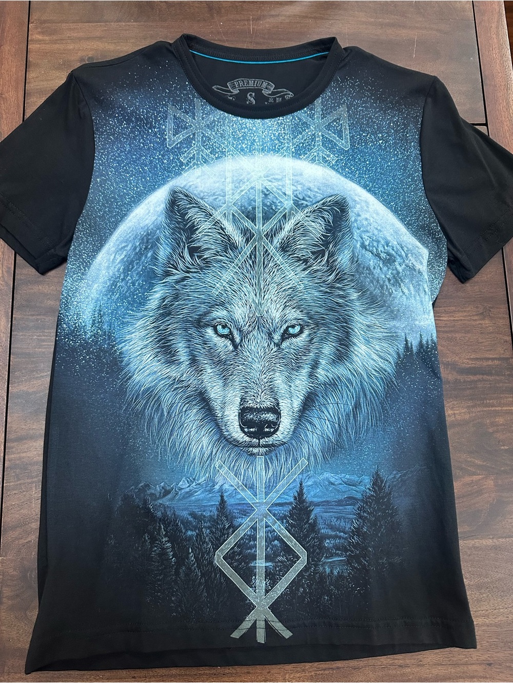 Men’s Tshirt Wild Wolf Graphic Tee Size S